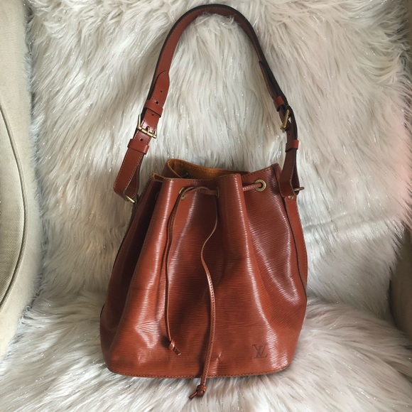 Louis Vuitton Handbags - 💯% Authentic Louis Vuitton Epi Petit Noé Bucket